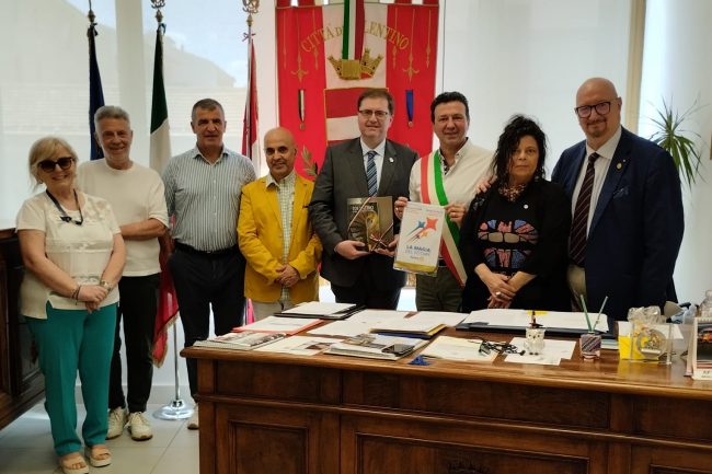 ROTARY-VISITA-GOVERNATORE-SINDACO-GRUPPO-PHOTO-2024-07-19-22-49-52-e1721899118307-650x433