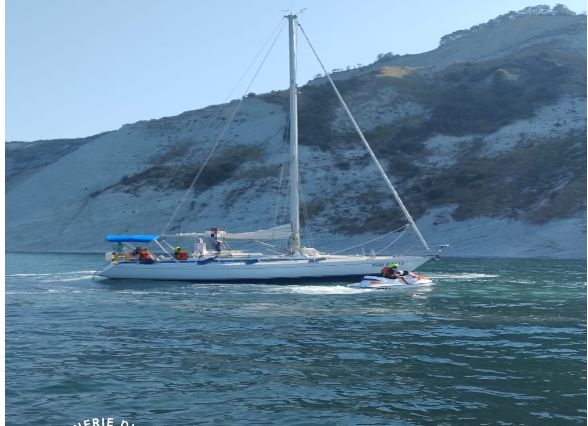 barca-a-vela-salvata1_censored