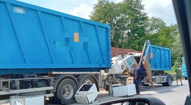 incidente-camion-lavatrici-1-650x359