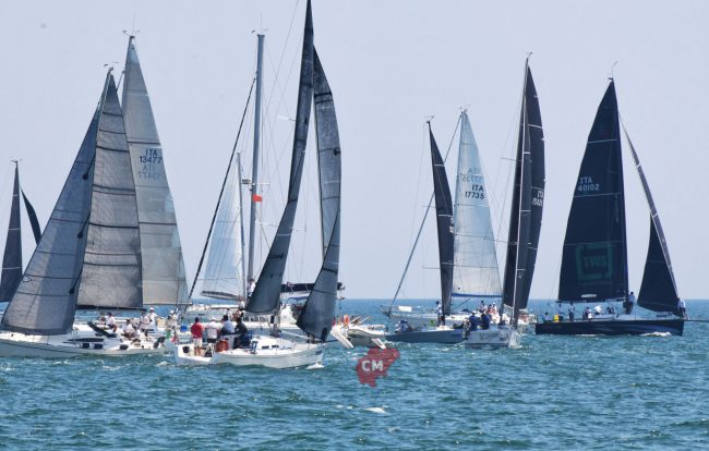 partenza-regata-civitanova-sebenico-porto-FDM-11-650x414