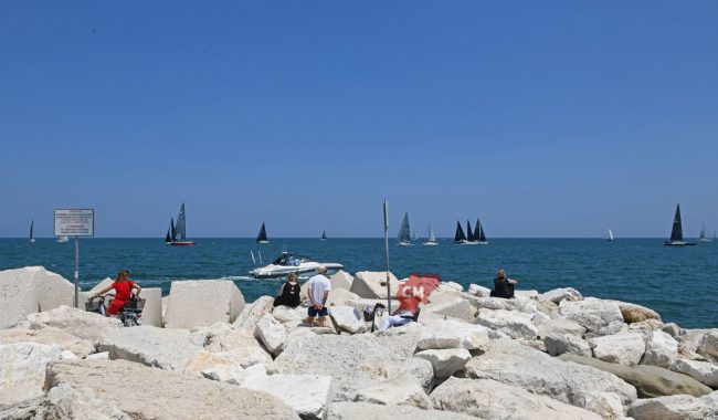 partenza-regata-civitanova-sebenico-porto-FDM-7-650x380