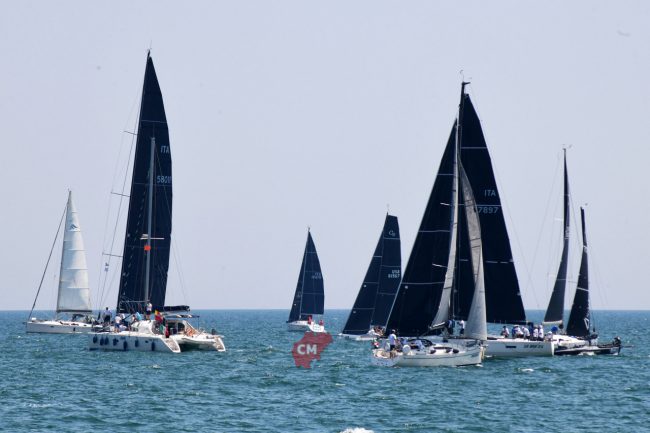 partenza-regata-civitanova-sebenico-porto-FDM-8-650x433