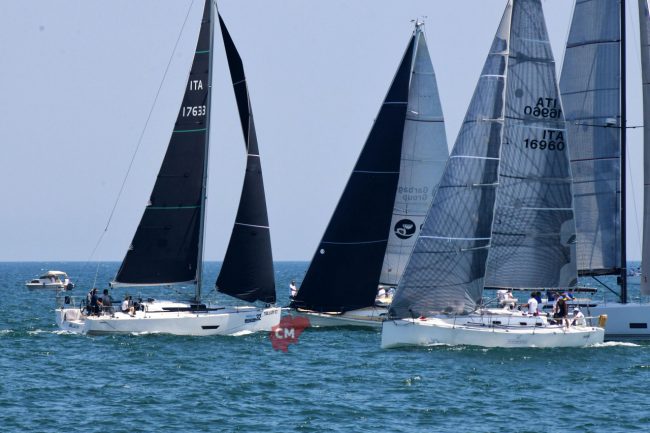partenza-regata-civitanova-sebenico-porto-FDM-9-650x433