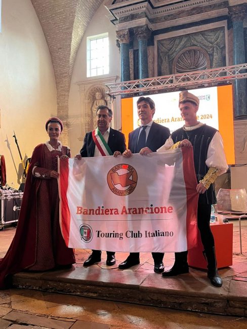 san-ginesio-ciabocco-acquaroli-bandiera-arancione
