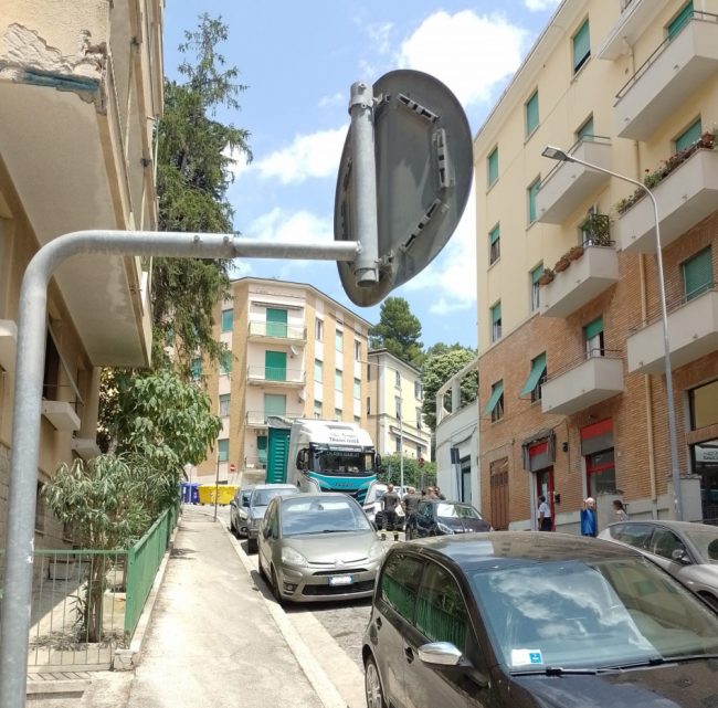 tir_bloccato_via_verdi-1-e1720439809479-650x641