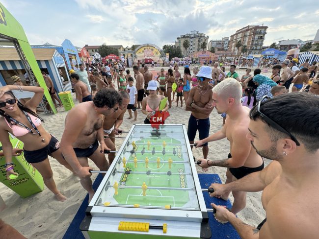 vertical-summer-tour-2024-spiaggia-lungomare-centro-civitanova-FDM-16-650x488