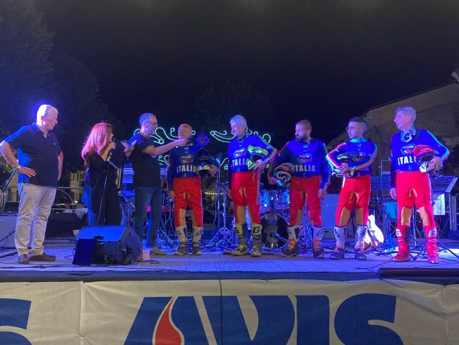 Scipioni-pres-del-motoclub-e-il-team