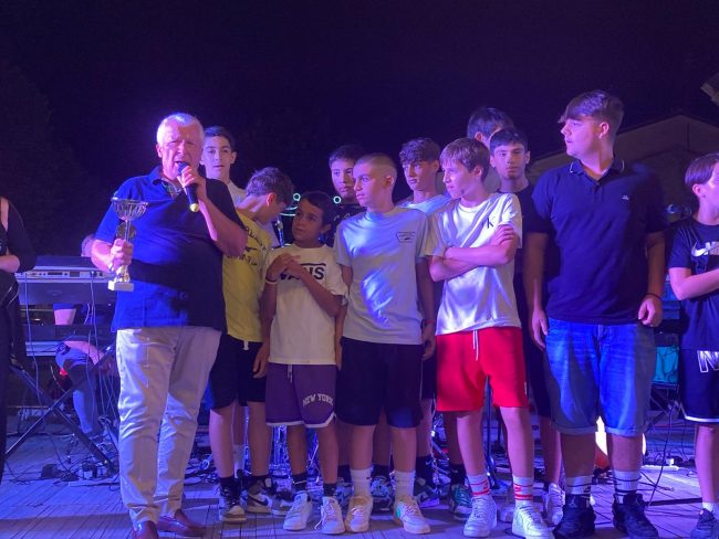 alcuni-partecipanti-al-torneo-di-calcetto