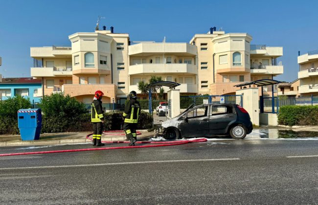 auto-a-fuoco-statale-16-1-650x419