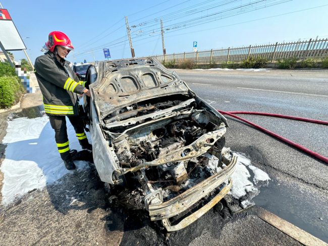 auto-a-fuoco-statale-16-2-650x488