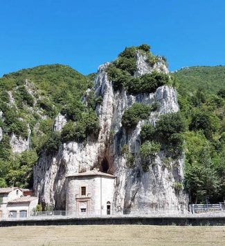 chiesa-madonna-della-grotta-pioraco