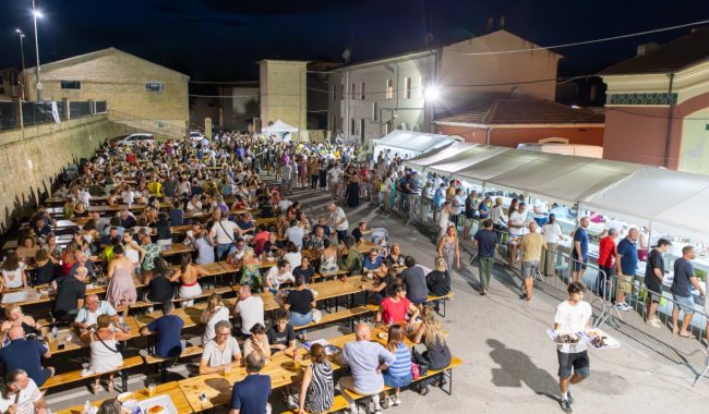 cozzata-de-santo-maro-2024-piazzale-tramvia-civitanova-alta-2-650x380