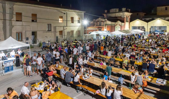 cozzata-de-santo-maro-2024-piazzale-tramvia-civitanova-alta-3-650x381