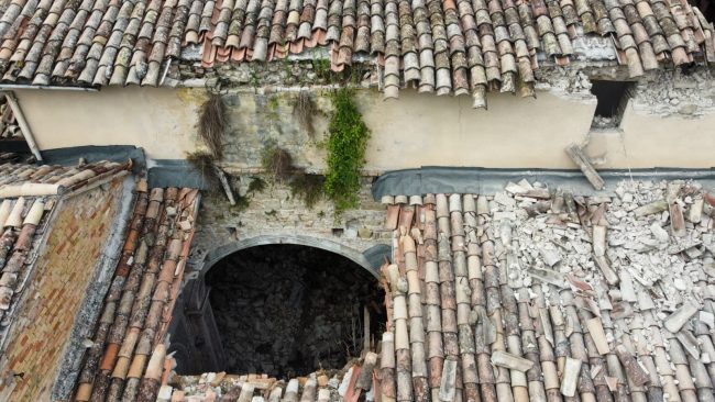 crollo-Chiesa-del-Santissimo-Crocifisso-di-Tolentino-2-650x366