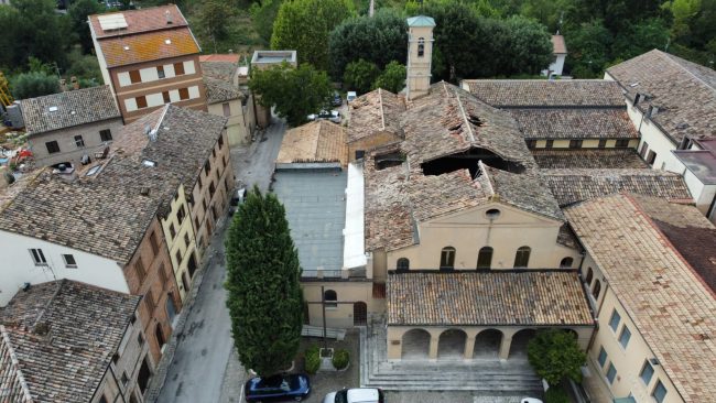 crollo-Chiesa-del-Santissimo-Crocifisso-di-Tolentino-5-650x366