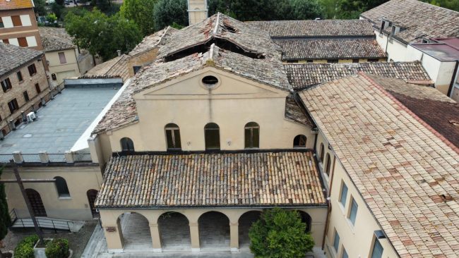 crollo-Chiesa-del-Santissimo-Crocifisso-di-Tolentino-8-650x366