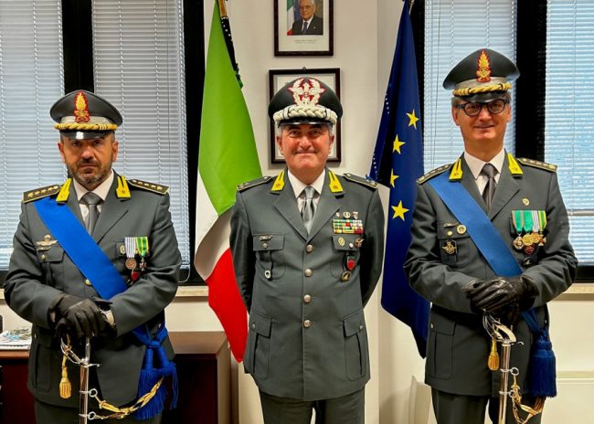 guardia-finanza-cerimonia-comandante-mazzacuva-1-e1723028518373-650x464