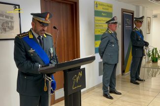 guardia-finanza-cerimonia-comandante-mazzacuva-2-325x215