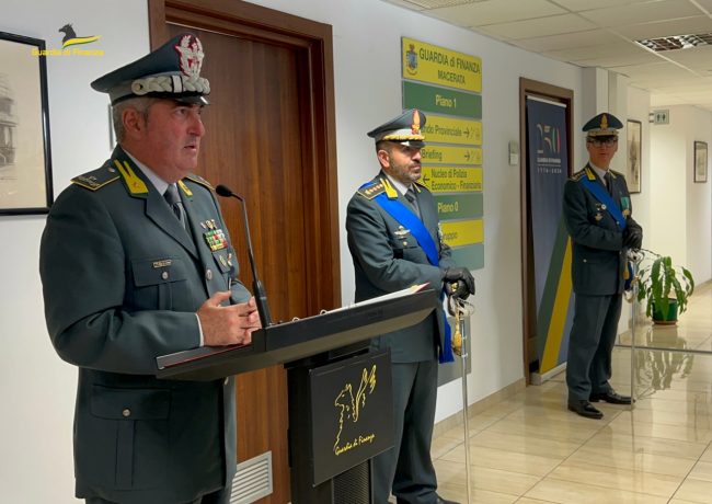 guardia-finanza-cerimonia-comandante-mazzacuva-3-650x460