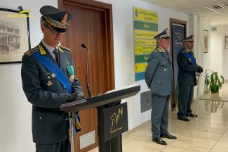 guardia-finanza-cerimonia-comandante-mazzacuva-4-325x216