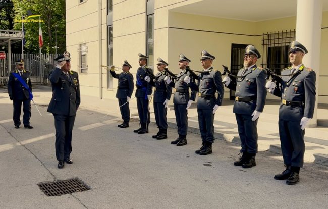guardia-finanza-cerimonia-comandante-mazzacuva-5-650x414