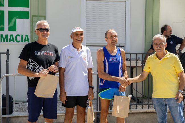 il-Sindaco-insieme-ad-altri-premiati