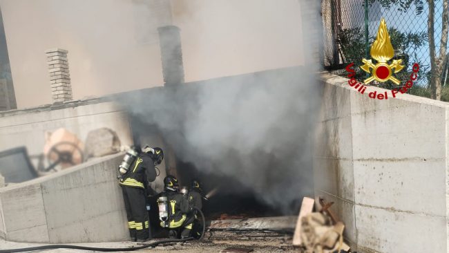 incendio-cingoli-vigili-fuoco-1-650x366