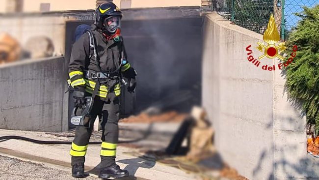 incendio-cingoli-vigili-fuoco-3-650x366