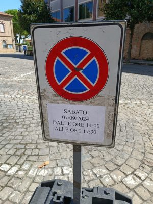458398117_10233075488210275_1002566700286625375_n-300x400