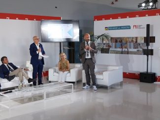 Angelo-Spagnuolo-Presentazione-Aces-International-Video-Awards-2024-325x244