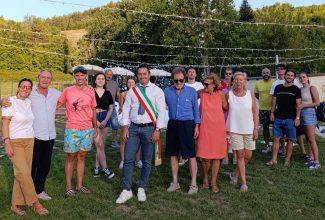 FOTO-GRUPPO-SCHIUMA-PARTY-gentilucci-pieve-torina