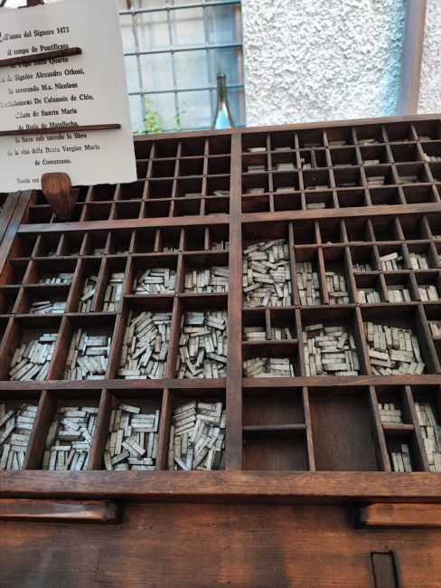 Stampa-a-caratteri-mobili-3-488x650
