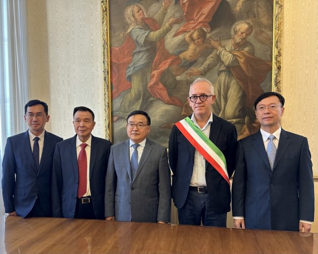 ambasciatore_cinese-3-650x519