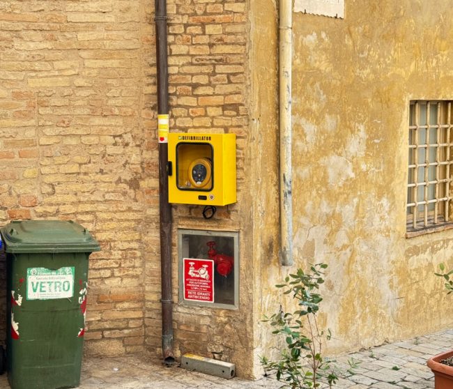 defibrillatore-civitanova-alta-2-e1727339238574-650x558