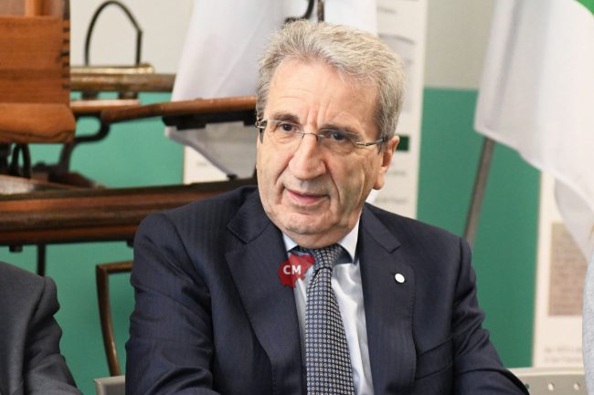 donazione-mezzo-banca-macerata-croce-verde-macerata-cavallini-civitanova-FDM-4-650x433