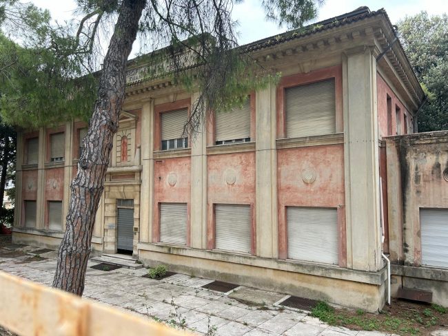 ex-dispensario-in-via-Dei-Velini-Macerata