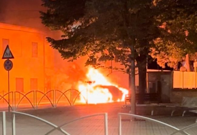 incendio-auto-chiesanuova-4-650x447