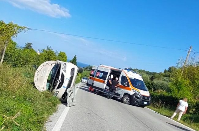incidente-san-girio-auto-ribaltata-2-650x429
