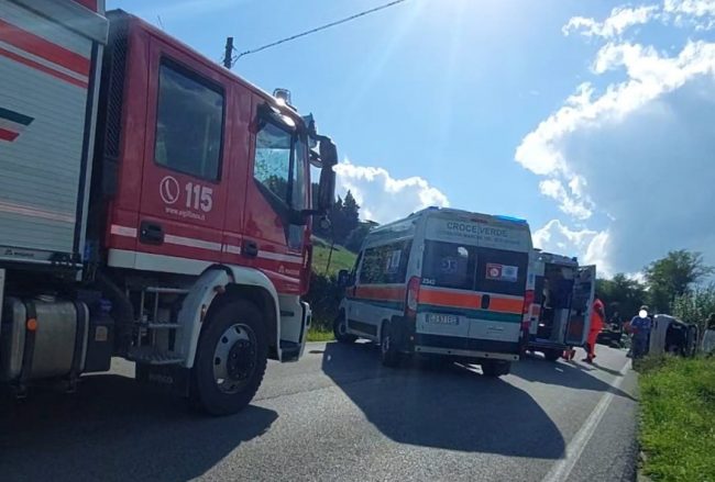 incidente-san-girio-auto-ribaltata-3-650x439