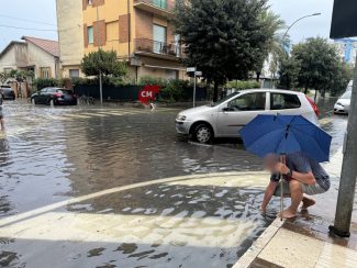 maltempo-pioggia-e-allagamenti-viale-vittorio-veneto-civitanova-FDM-5-325x244