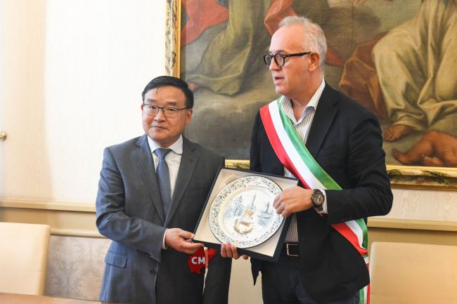 visita-ambasciatore-cinese-in-comune-ciarapica-civitanova-FDM-5-650x433