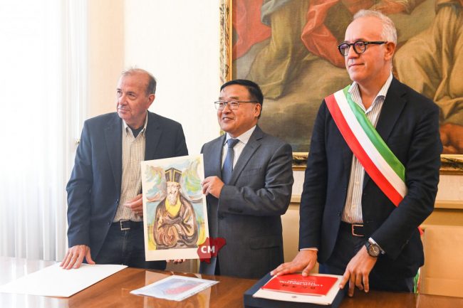 visita-ambasciatore-cinese-in-comune-ciarapica-civitanova-FDM-6-650x433
