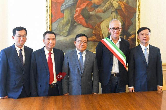 visita-ambasciatore-cinese-in-comune-ciarapica-civitanova-FDM-7-650x433