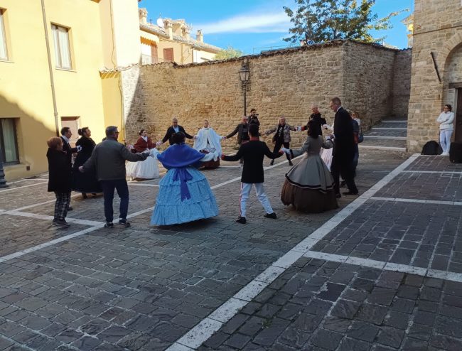 Festa-Pensionati-CNA-Marche-1-Balletto-650x494
