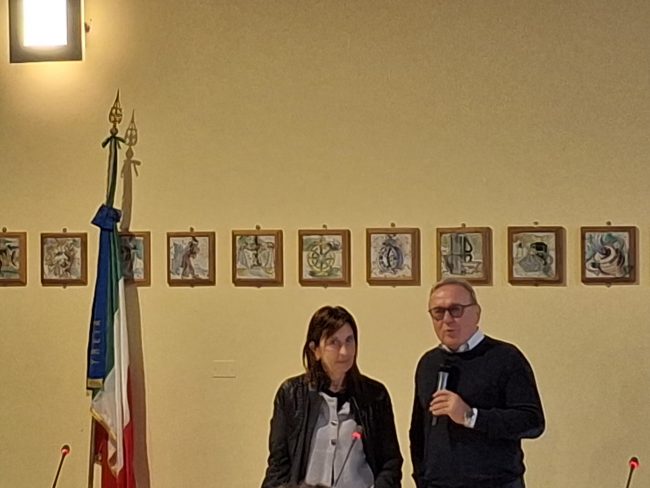 Il-saluto-della-segretaria-la-dott.ssaFabiola-Caprari-e-il-sindaco-Capponi