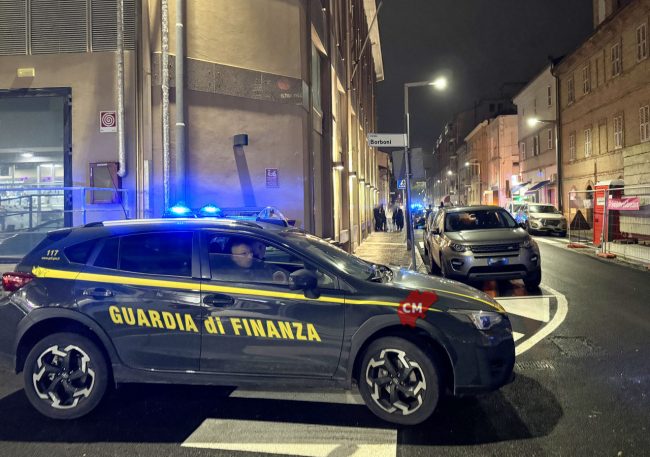 controlli-interforze-discoteca-donoma-gdf-corso-garibaldi-civitanova-FDM-10-650x457