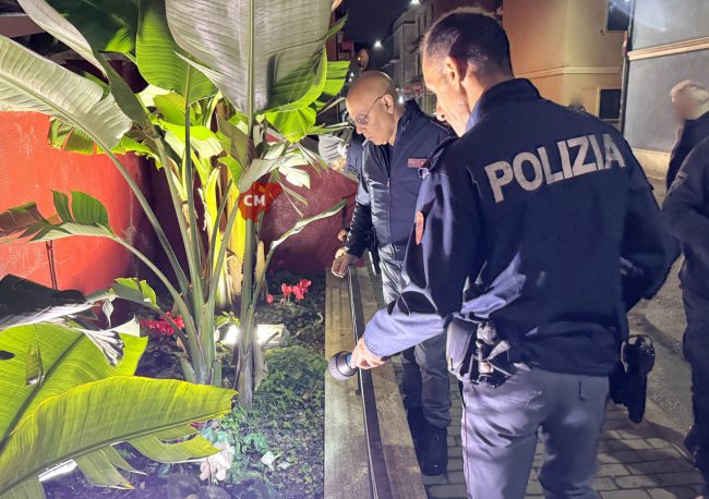 controlli-interforze-discoteca-donoma-polizia-corso-garibaldi-civitanova-FDM-10-650x458