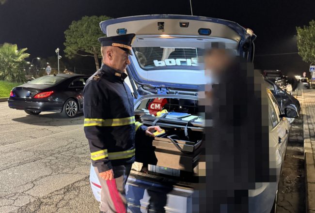 controlli-polstrada-notte-etilometro-statale-adriatica-via-martiri-di-belfiore-civitanova-FDM-0-650x440