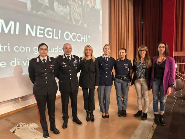 guardami-negli-occhi-1-650x488