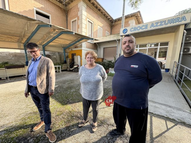sgombero-ex-sede-croce-azzurra-ass-riccetti-teresa-montali-e-michele-tetta-via-argentina-porto-recanati-FDM-8-650x488